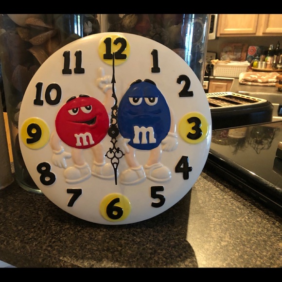 $$ SOLD $$ Vintage Official Mars M & M Clock - Picture 1 of 8
